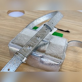 BV серебристая кожа с квадратным узором Mini cassette Ba Доступны