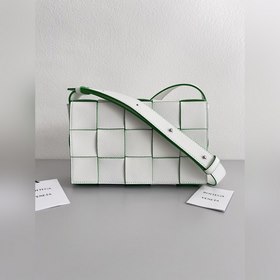 BV Классическая сумка через плечо с лимонным узором в черно-зелен