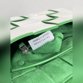 BV Классическая сумка через плечо с лимонным узором в черно-зелен