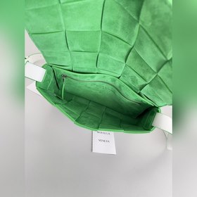 BV Классическая сумка через плечо с лимонным узором в черно-зелен