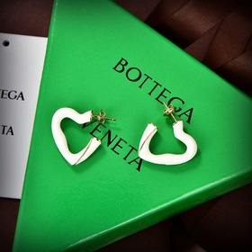 Новые серьги BV от BOTTEGA VENETA Необычный дизайн, полный индив