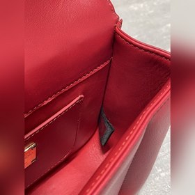 Сумка с цепочкой из серии SERPENT от Bulgari Модель： 291071 MARY 