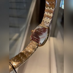 Часы BVLGARI Octo Finissimo Благодаря своей тонкости, эти часы в 