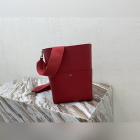 CELINE SEAU SANGLE Сумка из зернистой телячьей кожи Модель： 18054