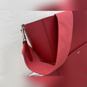 CELINE SEAU SANGLE Сумка из зернистой телячьей кожи Модель： 18054