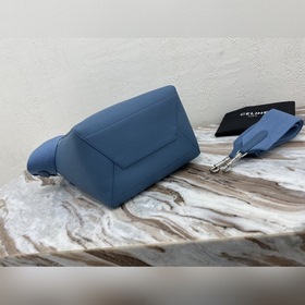 CELINE SEAU SANGLE Сумка из зернистой телячьей кожи Модель： 18054