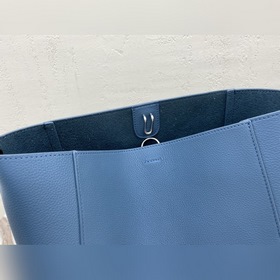 CELINE SEAU SANGLE Сумка из зернистой телячьей кожи Модель： 18054
