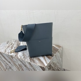 CELINE SEAU SANGLE Сумка из зернистой телячьей кожи Модель： 18054
