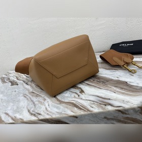 CELINE SEAU SANGLE Сумка из зернистой телячьей кожи Модель： 18054