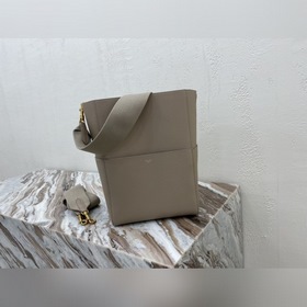 CELINE SEAU SANGLE Сумка из зернистой телячьей кожи Модель： 18054