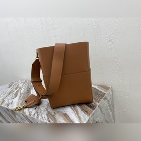 CELINE SEAU SANGLE Сумка из зернистой телячьей кожи Модель： 18054