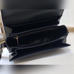 Celine Triomphe Артикул： 188423 Новая серия Triomphe Box с заст