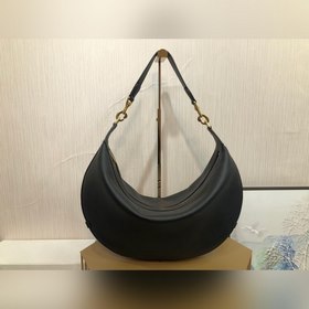 Celine Ранневесенняя коллекция сумок под мышку Модель： 107768 Чер