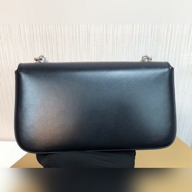CELINE Маленькая сумка из блестящей кожи с цепочкой Маленькая су