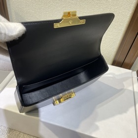 Celine CHAIN SHOULDER BAG Ранневесенняя коллекция Короткая сумка 