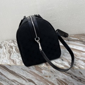 Средняя сумка Celine из кожи с вышитым логотипом Черный Артикул： 