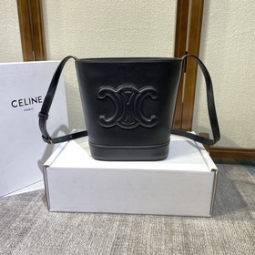 Новая весенняя и летняя модель CUIR от CELINE Артикул： 198243 С