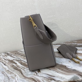 CELINE SEAU SANGLE Мешочек из зернистой телячьей кожи Модель： 18
