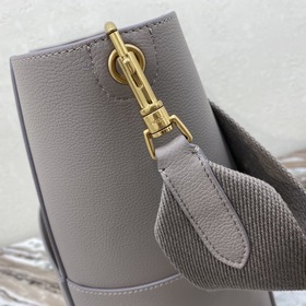 CELINE SEAU SANGLE Мешочек из зернистой телячьей кожи Модель： 18