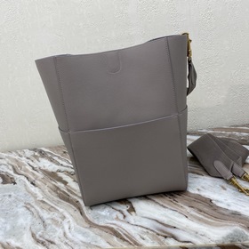CELINE SEAU SANGLE Мешочек из зернистой телячьей кожи Модель： 18