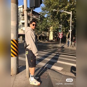 Сумка для фотоаппарата Celine Old Flower Arc de Triomphe . Эта су