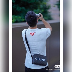 Сумка для фотоаппарата Celine Old Flower Arc de Triomphe . Эта су