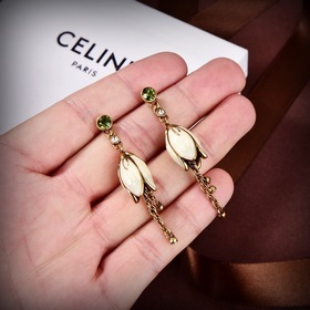Новые серьги Celine Необычный дизайн, полный индивидуальности, к