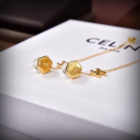 Новые серьги-гвоздики Celine Необычный дизайн, полный индивидуаль