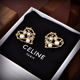 Новые серьги-гвоздики Celine Необычный дизайн, полный индивидуаль