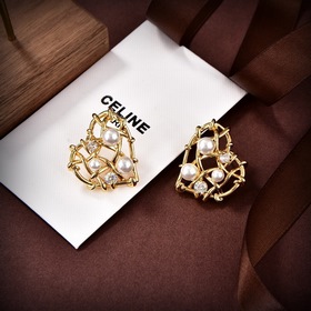 Новые серьги-гвоздики Celine Необычный дизайн, полный индивидуаль