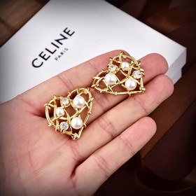 Новые серьги-гвоздики Celine Необычный дизайн, полный индивидуаль