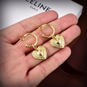 Новые серьги-гвоздики Celine Необычный дизайн, полный индивидуаль