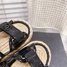 CHANEL Классические сандалии на липучках Очень красивый и нежный 