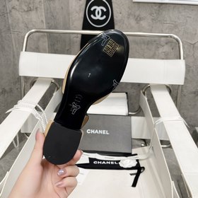 CHANEL Полуоткрытые туфли Mary Jane с двойным C Цвет： черный, бел