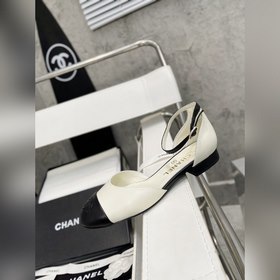 CHANEL Полуоткрытые туфли Mary Jane с двойным C Цвет： черный, бел
