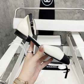 CHANEL Полуоткрытые туфли Mary Jane с двойным C Цвет： черный, бел