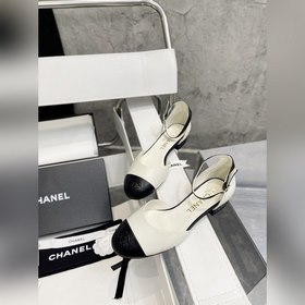 CHANEL Полуоткрытые туфли Mary Jane с двойным C Цвет： черный, бел