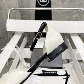 CHANEL Полуоткрытые туфли Mary Jane с двойным C Цвет： черный, бел