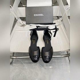 CHANEL Полуоткрытые туфли Mary Jane Сандалии с двойным C Цвет： 