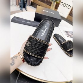 CHANEL Новинка весны-лета от Chanel： сандалии с цепочками верево