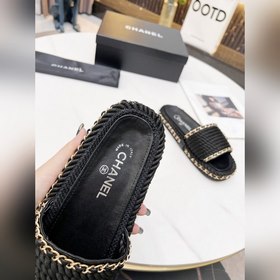 CHANEL Новинка весны-лета от Chanel： сандалии с цепочками верево