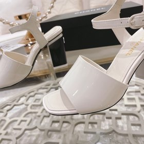 CHANEL Весна-лето Новые модели Цветные лаковые сандалии Chanel в 