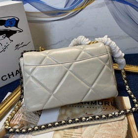 Chanel осень-зима 19. Сумка, сочетающая в себе все классические ч