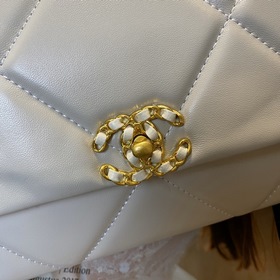 Chanel осень-зима 19. Сумка, сочетающая в себе все классические ч