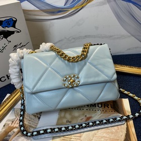 Chanel осень-зима 19. Сумка, сочетающая в себе все классические ч