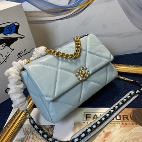 Chanel осень-зима 19. Сумка, сочетающая в себе все классические ч