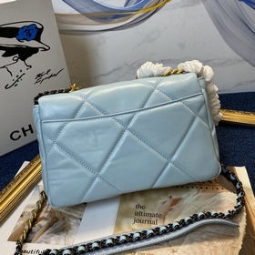 Chanel осень-зима 19. Сумка, сочетающая в себе все классические ч