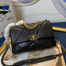 Chanel осень-зима 19. Сумка, сочетающая в себе все классические ч