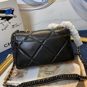 Chanel осень-зима 19. Сумка, сочетающая в себе все классические ч