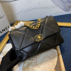 Chanel осень-зима 19. Сумка, сочетающая в себе все классические ч
